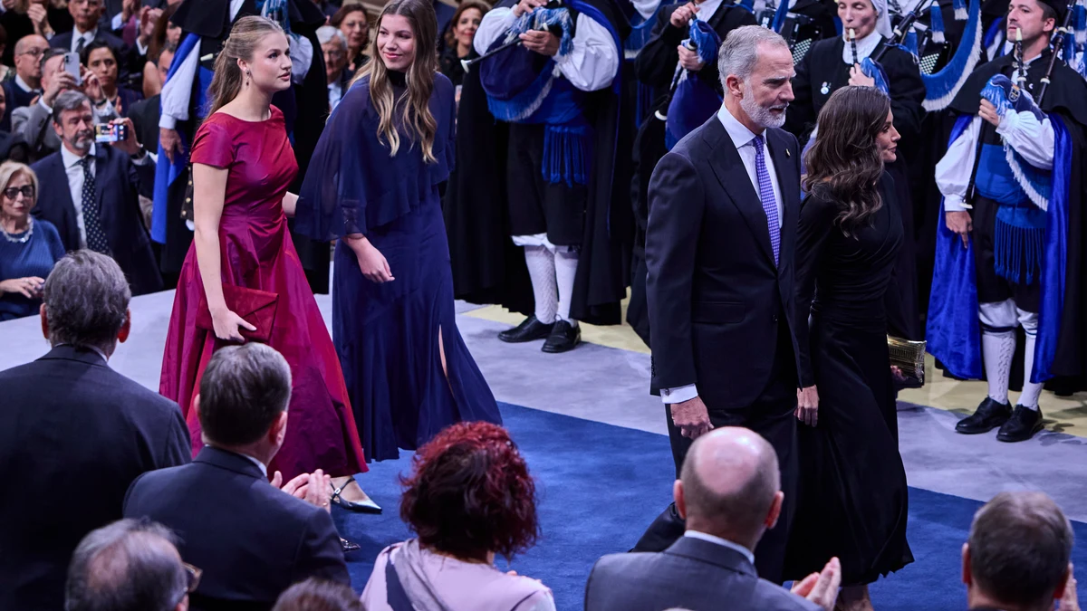 Sus Majestades los Reyes don Felipe VI y doña Letizia acompañados de Sus Altezas Reales la Princesa de Asturi