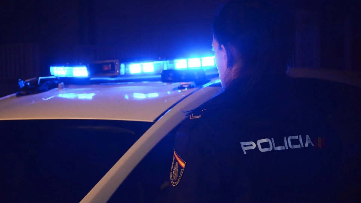 Un agente de la Policía Nacional