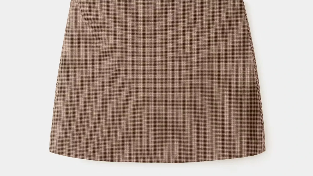 Falda con estampado pata de gallo.