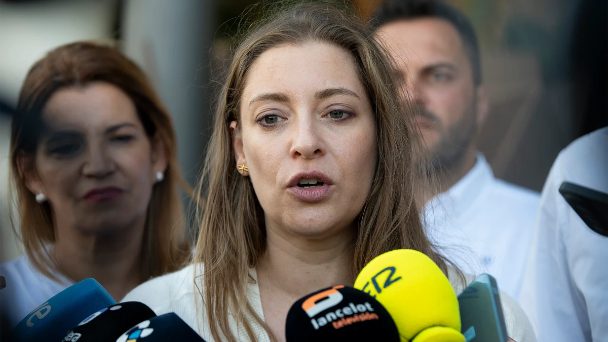 Ester Muñoz sale en defensa de Feijóo y desmonta el feminismo del PSOE: “Es una estafa, como todo lo demás”