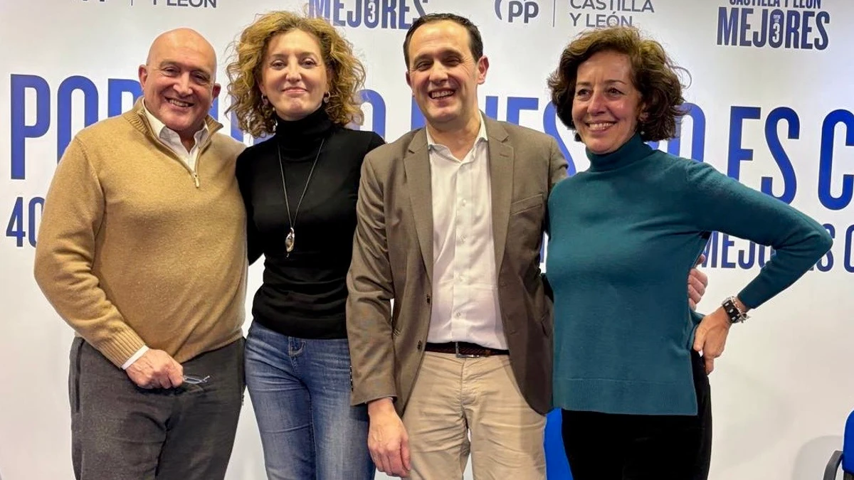 Jesús Julio Carnero, Conrado Íscar y Mercedes Cantalapiedra con el presidente provincial del PP en Valladolid, Conrado Íscar