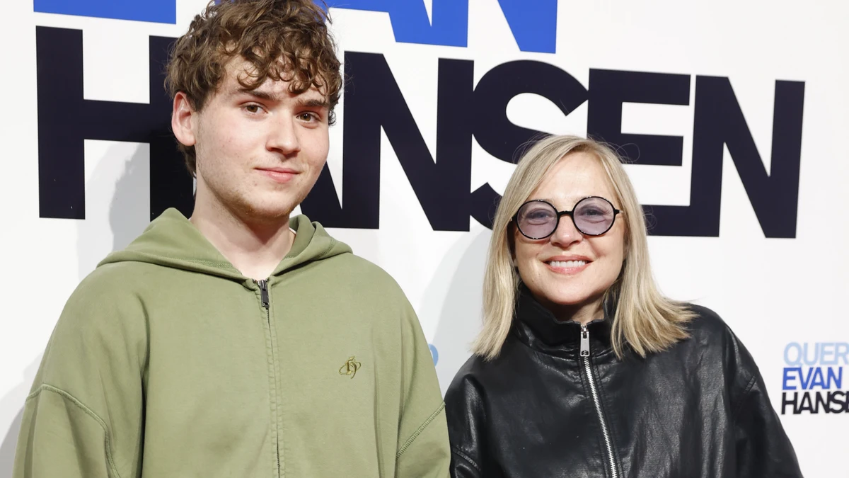Pilar Castro junto a su hijo de 20 años, Pablo Cavestany