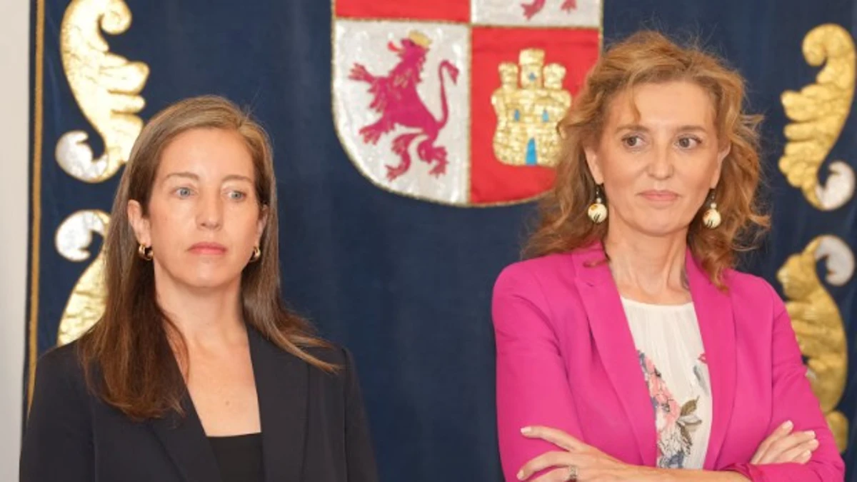 María del Valle Ares junto a María Pardo