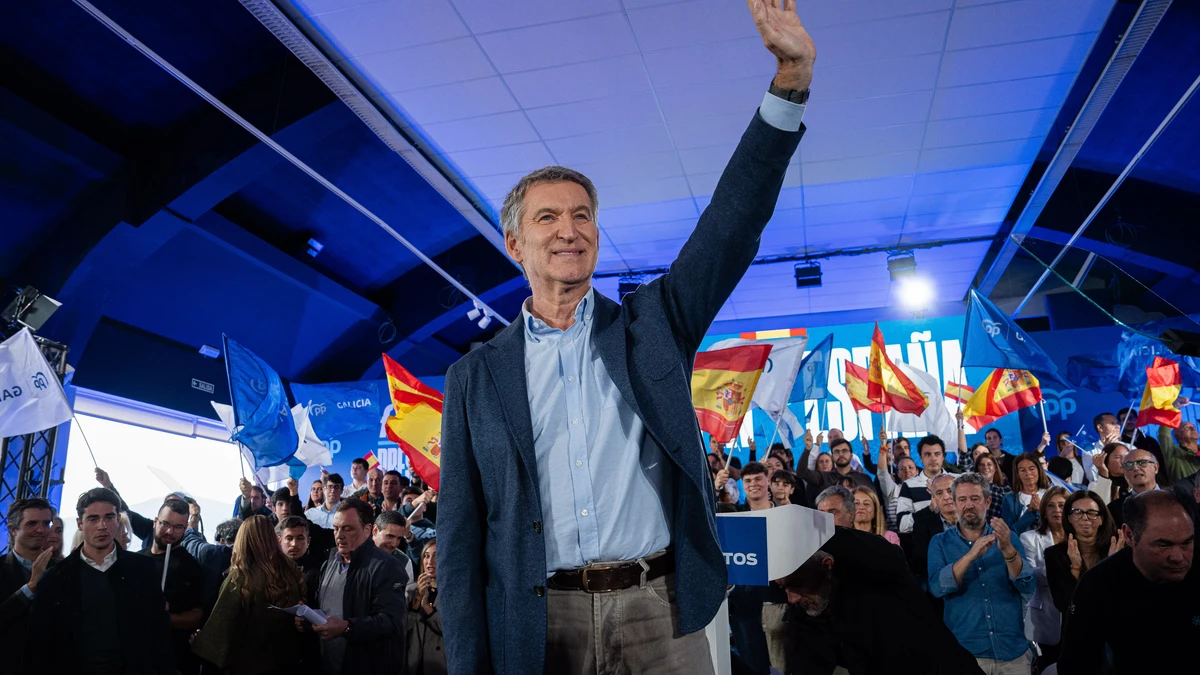 «No le tiene miedo a nada»: Feijóo se arriesga en los medios críticos frente a un Sánchez que los rehúye