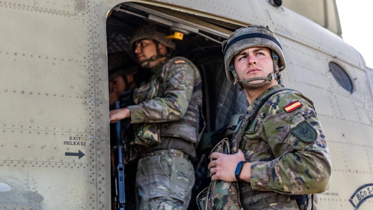US Army airborne drop in Spain halted by strong winds