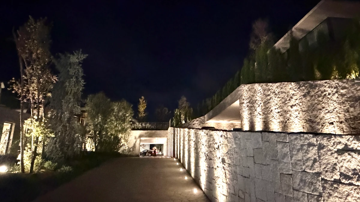 Entrada al chalé en donde se entregaron los premios de arte figurativo Camino