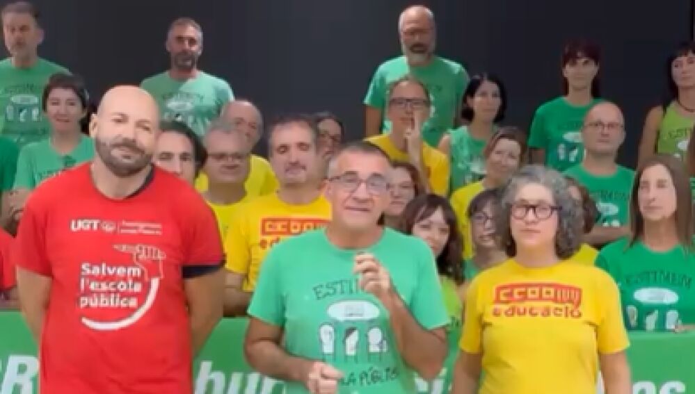 Tres sindicatos educativos se encierran en la Conselleria para exigir nuevas negociaciones