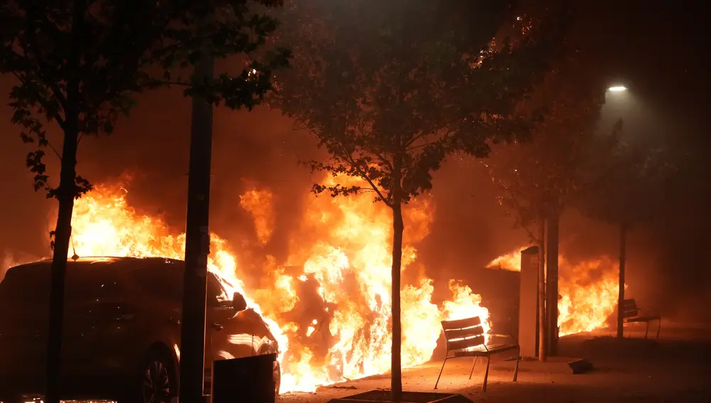 Vehículo incendiado en los altercados de Bilbao HUMBERTO BILBAO - EUROPA PRESS 26/10/2026