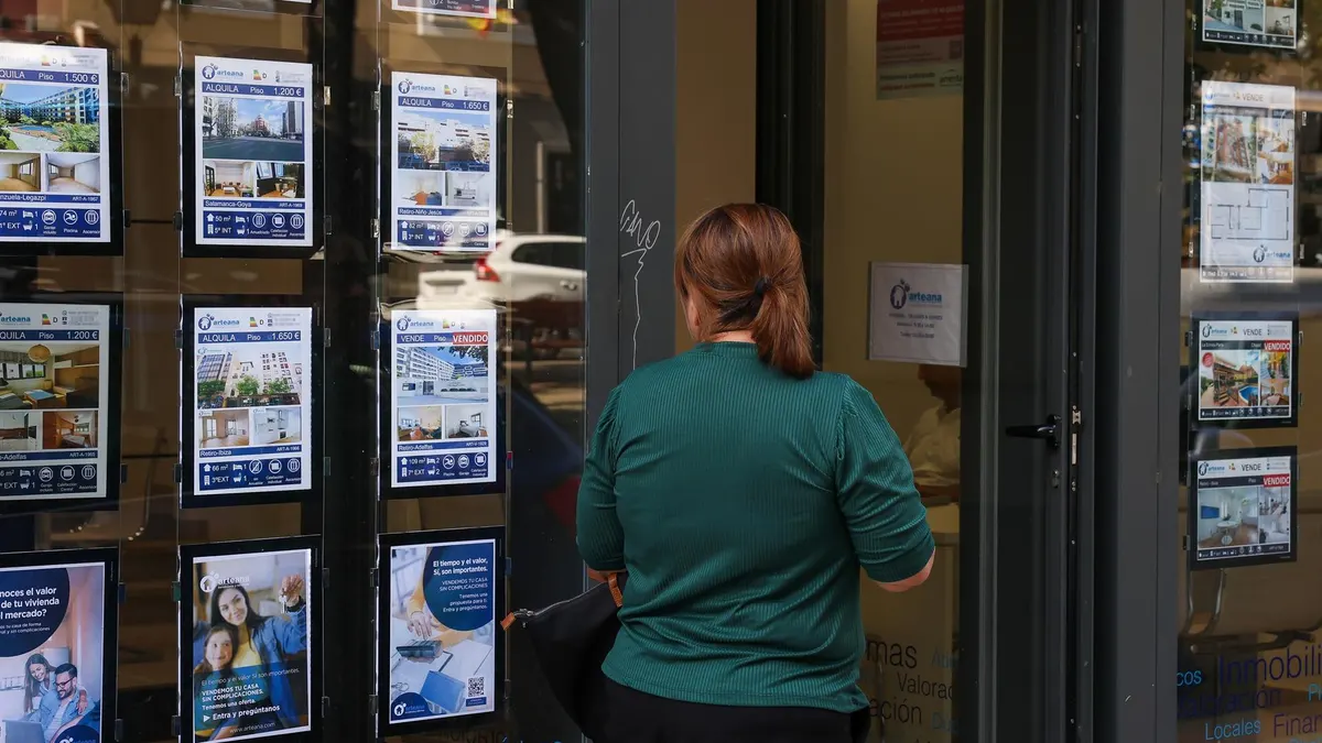 La compraventa de viviendas retoma los ascensos tras subir un 3,4% en agosto, con 49.319 operaciones