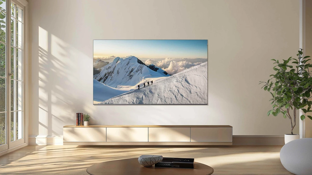 tcl-p8l-salon