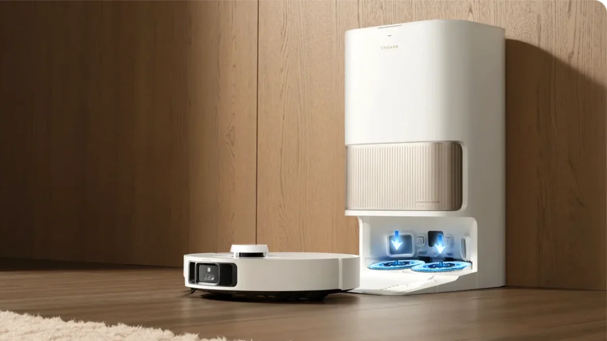 Dreame L40s Pro Ultra junto a base de autovaciado
