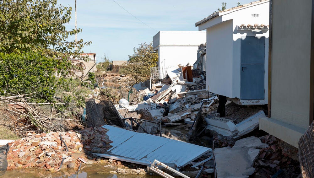 GRAFCVA6464. OLIVA (VALENCIA), 26/10/2026.- Vista general de los da&ntilde;os provocados por la dana Adam nueve d&iacute;as despu&eacute;s de que este fen&oacute;meno meteorol&oacute;gico causara inundaciones en la Safor y la Marina Alta. EFE/Manuel Bruque 