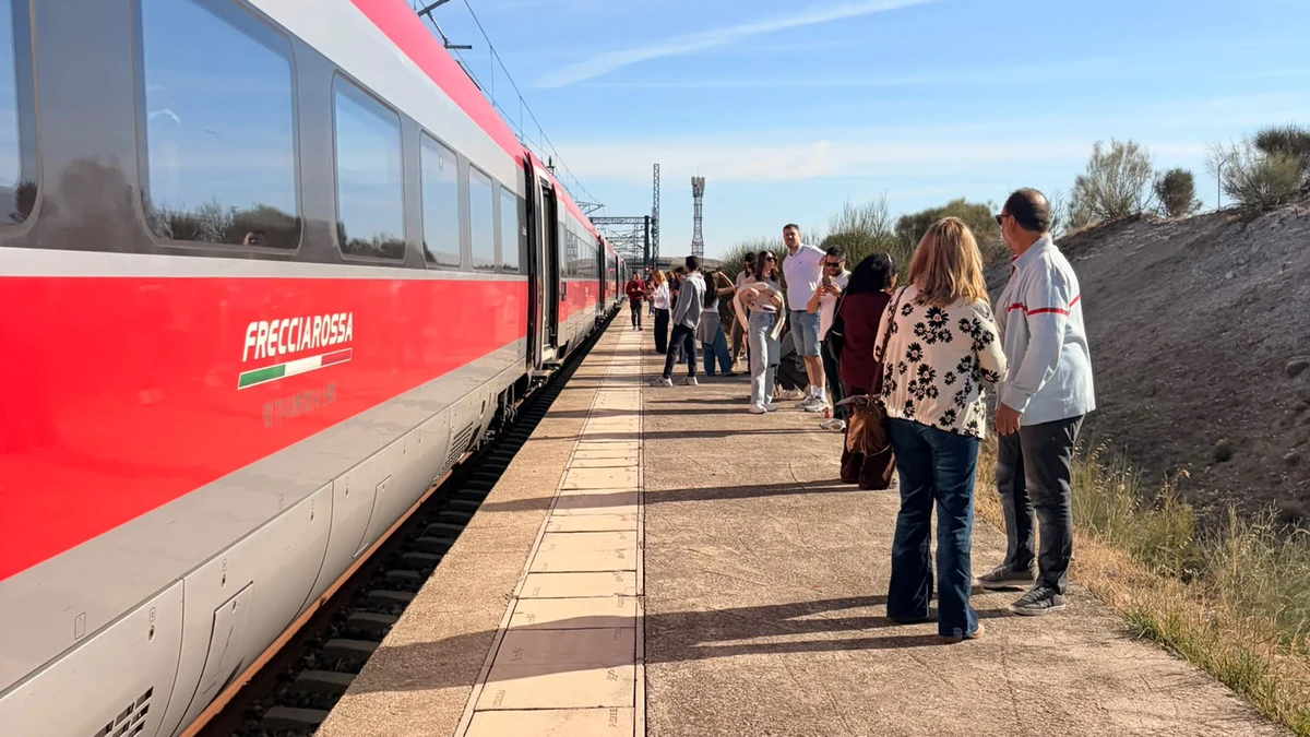 Los pasajeros han salido en la estación técnica para rebajar la tensión de la larga espera