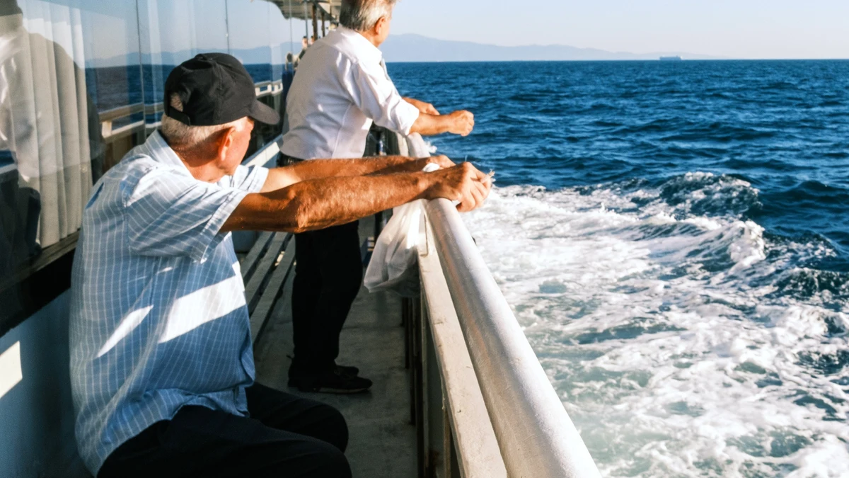 Dos jubilados compran camarotes para vivir en un crucero de por vida y dos años después les dan siete horas para abandonar el barco en Camboya