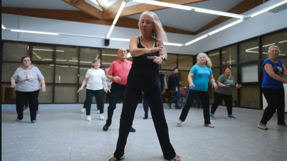 Alumnos en una clase de aerobic