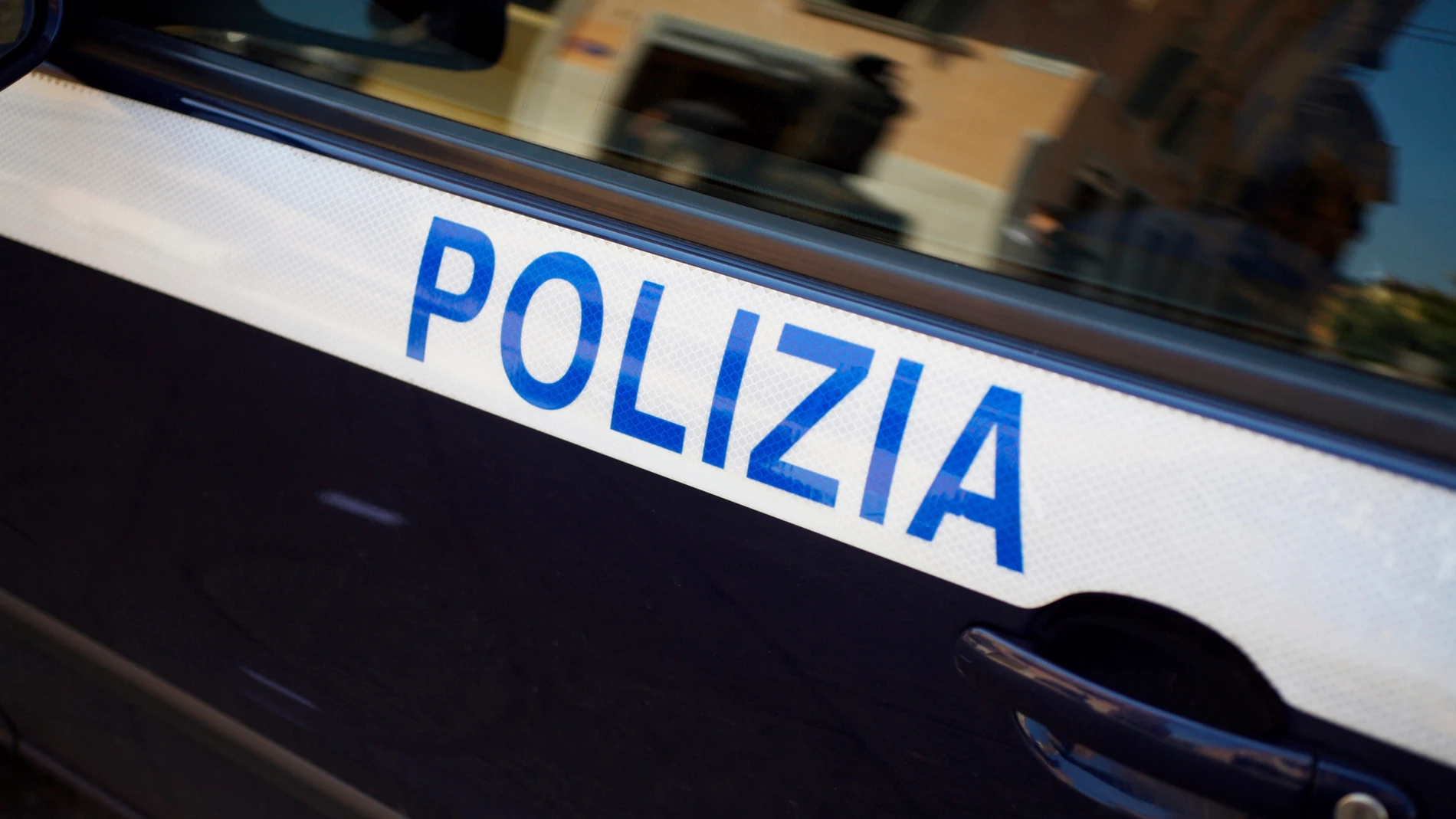 Coche de la policía italiana