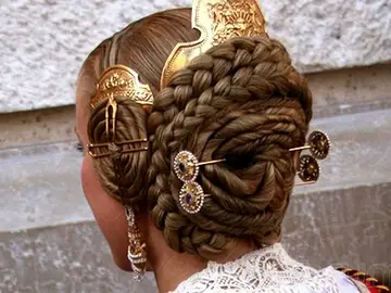 Peinado de una fallera Peinado de una fallera