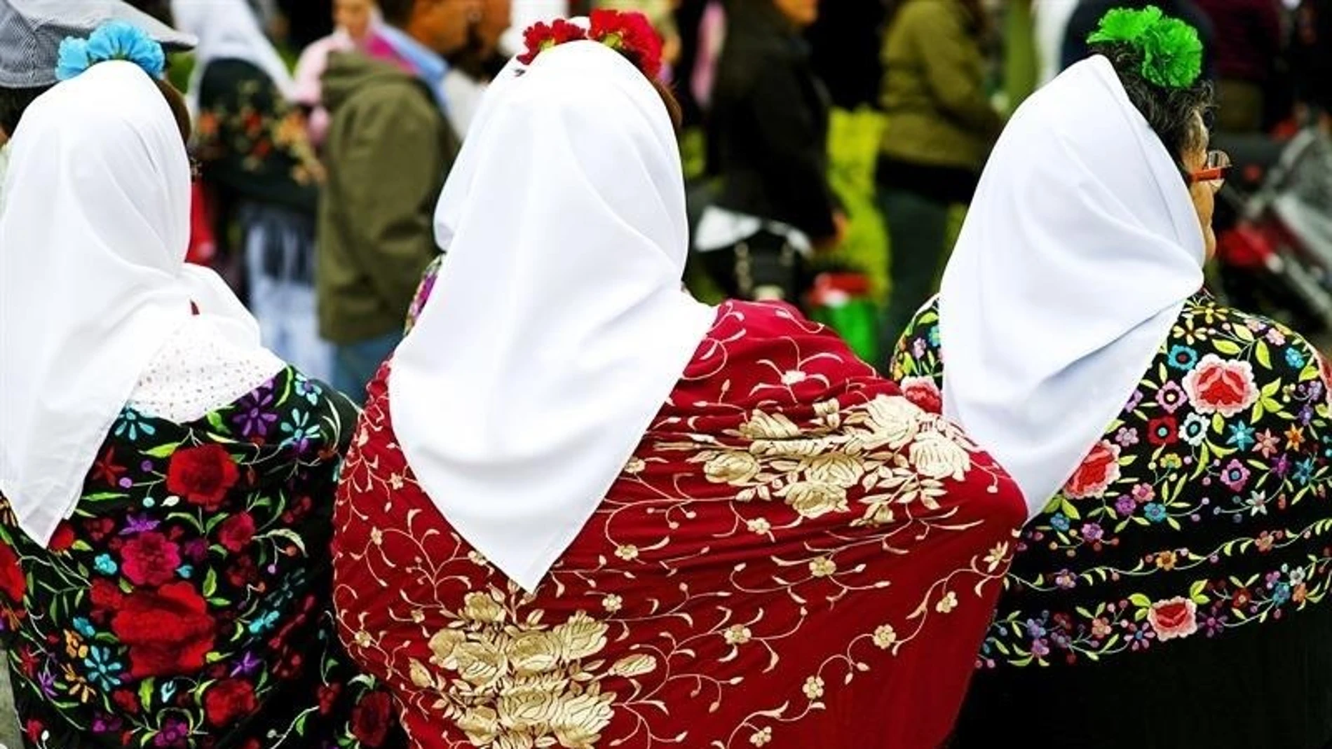 Tres madrileñas celebran San Isidro