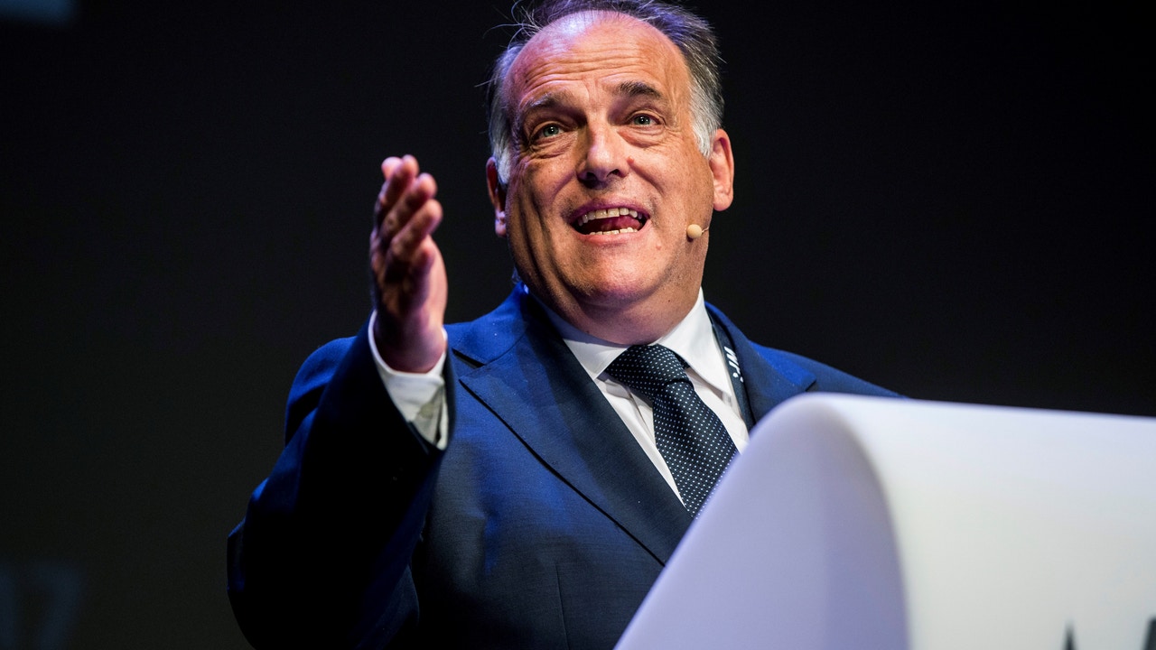 Tebas no se muerde la lengua y carga contra los que se oponen al Villarreal-Barça en Miami