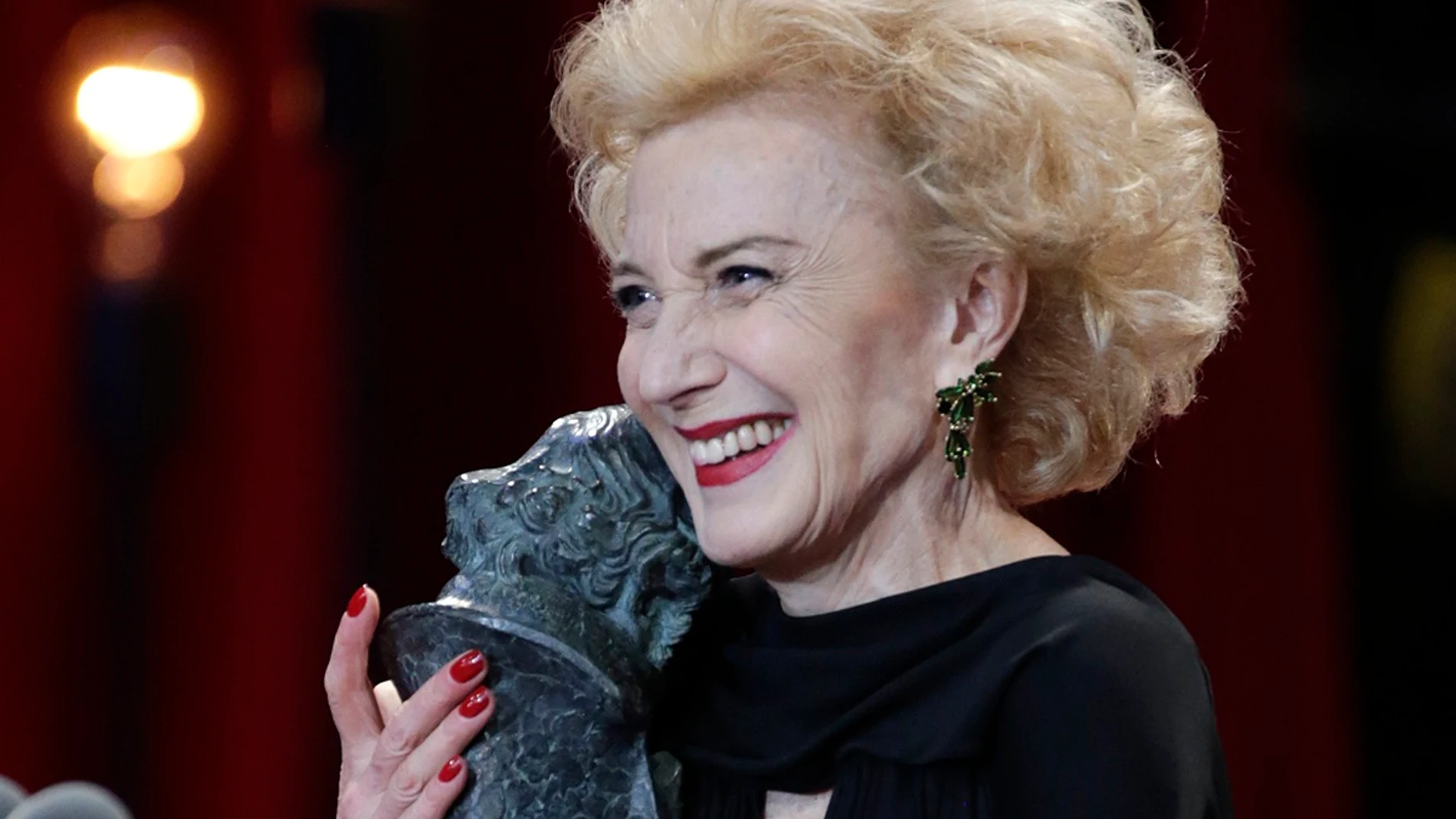 Marisa Paredes con su Goya de Honor