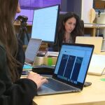 Carme y Belén, dos mujeres de éxito en el sector de la tecnología, en el que predominan los hombres 