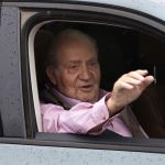 El Rey Juan Carlos a su salida del hospital