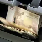 Los españoles, cada vez más ahorradores: cuatro de cada diez guardan dinero en el colchón