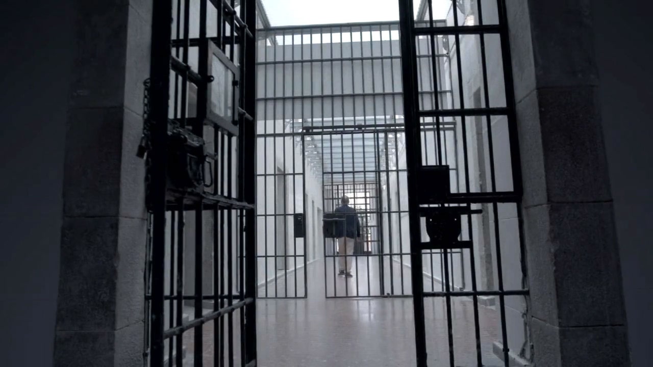Un profesor italiano, encarcelado sin juicio desde hace un mes y medio en Albania por un accidente