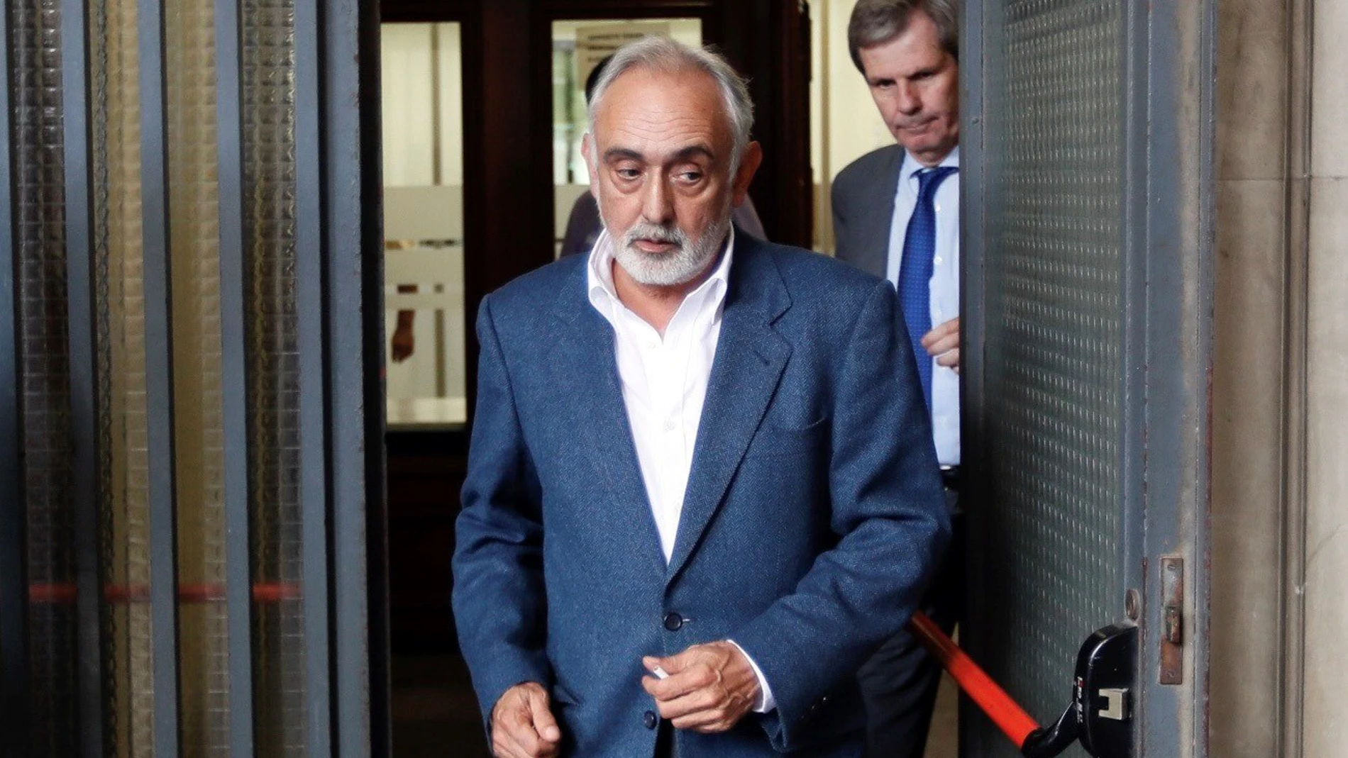El exdirector de la extinta Fundación Andaluza Fondo Formación y Empleo (Faffe) Fernando Villén tras declarar en el juzgado de Sevilla