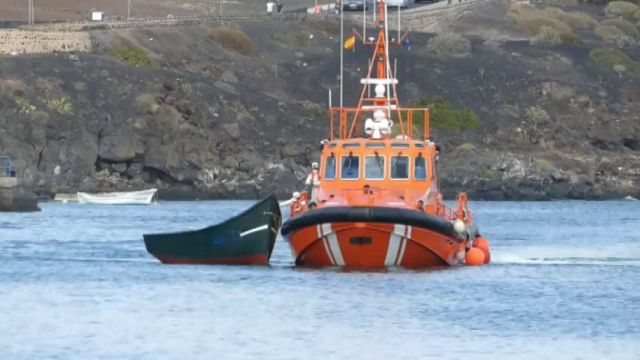 Una patera con 24 inmigrantes llega a Lanzarote