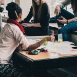 Los jovenes mantienen el consumo de drogas ilegales en la universidad