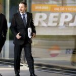 El presidente de Repsol, Antonio Brufau (izqda.), junto al consejero delegado, Josu Jon Imaz