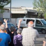 Varias personas protestan contra la imputación del delito de terrorismo. EFE/ Fernando Villar