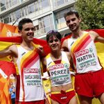 Los campeones de Europa de 20 km marcha Álvaro Martín y María Pérez, junto al otro medallista, Diego García, que ha conseguido la plata. Foto: Efe