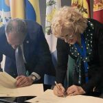 Manuela Carmena regresó ayer a Madrid desde Costa Rica, en donde ha participado junto a Maestre en la Asamblea de la Unión de Ciudades Capitales Iberoamericanas / AYTO. DE MADRID