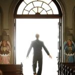 La eternidad aguarda a los personajes al otro lado de una capilla (en realidad, la del colegio del Sagrado Corazón de Oahu, en Hawái)