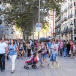 Comercios cerrados. El Portal de l’Àngel dejará de presentar esta estampa los domingos de verano en caso de prosperar la propuesta