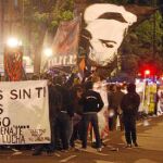 Medio millar de personas, más que en años anteriores, acudió a rendir homenaje al joven asesinado en el Metro en 2007