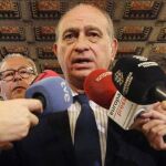 Jorge Fernández Díaz, en Barcelona tras presidir la toma de posesión del comisario Sebastián Trapote como nuevo jefe superior de la Policía Nacional en Cataluña.