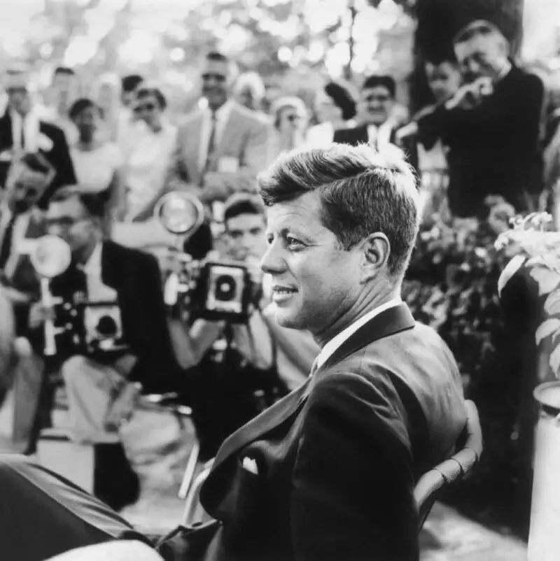 Fotografía tomada en 1959 del presidente John Fitzgerald Kennedy durante una rueda de prensa en Omaha, Nebraska (EEUU)