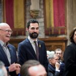 La alcaldesa de Barcelona, Ada Colau y el presidente del Parlament, Roger Torrent, durante un acto en el Ayuntamiento de Barcelona