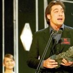 Javier Bardem, en el momento de recoger su premio en la edición de 2003