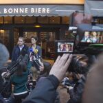 Audrey Bily y Romain Debray, responsables del bar La Bonne Biere.