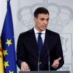 El presidente del Gobierno, Pedro Sánchez, durante la comparecencia en la que ha anunciado la composición de su nuevo Ejecutivo, hoy en el Palacio de La Moncloa.- EFE/Mariscal