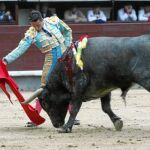 Derechazo de Diego Urdiales, en imagen de archivo