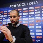 El entrenador del FC Barcelona, Josep Guardiola, durante la rueda de prensa ofrecida esta tarde previa al "clásico"