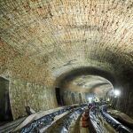 El suburbano invertirá 140 millones de euros para eliminar el mineral de toda la red