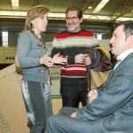 La consejera de Cultura y Turismo, María José Salgado, dialoga con el presidente de Aspaym, Francisco Sardón
