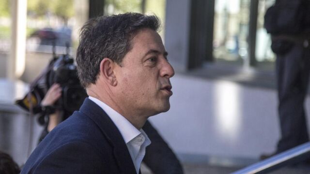 El ex secretario general del PSdeG, José Ramón Gómez Besteiro, a su llegada a la Audiencia Provincial de Lugo