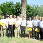 Cerdá y Espejo (centro), junto a representantes de los doce municipios